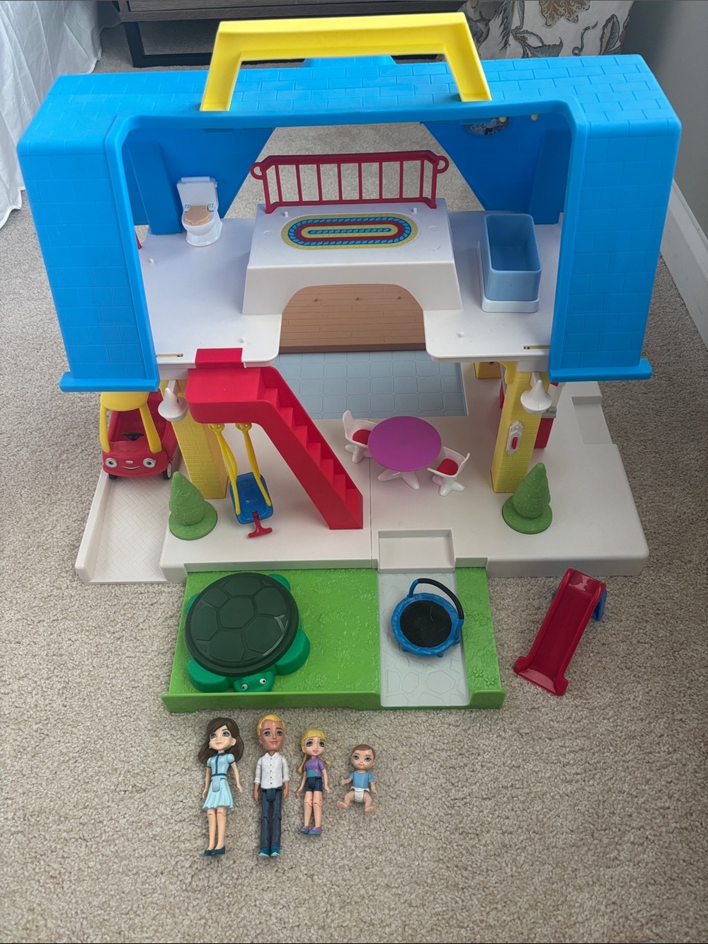 2017 Little Tikes Place Dollhouse and accessories